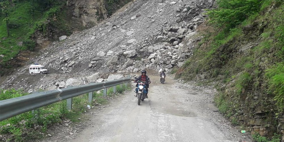 हिमपातले अवरुद्ध जयपृथ्वी राजमार्ग चार दिनपछि खुल्यो