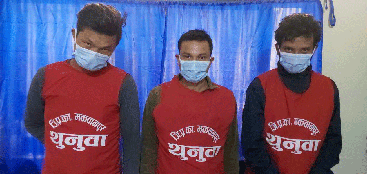 पेस्तोल र २० थान गोलीसहित ३ जना पक्राउ
