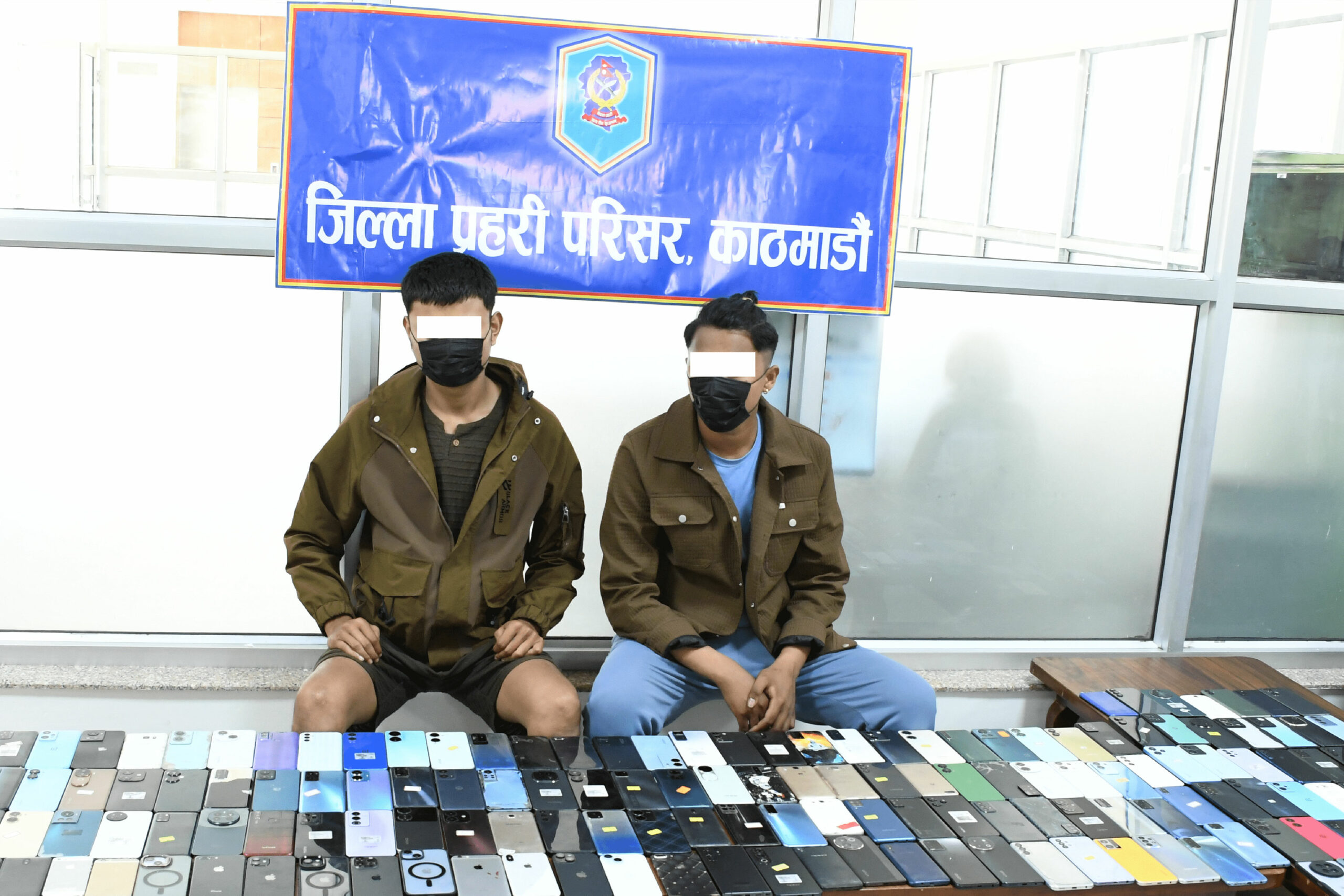 १ सय ६८ थान अवैध मोबाइलसहित दुई जना पक्राउ