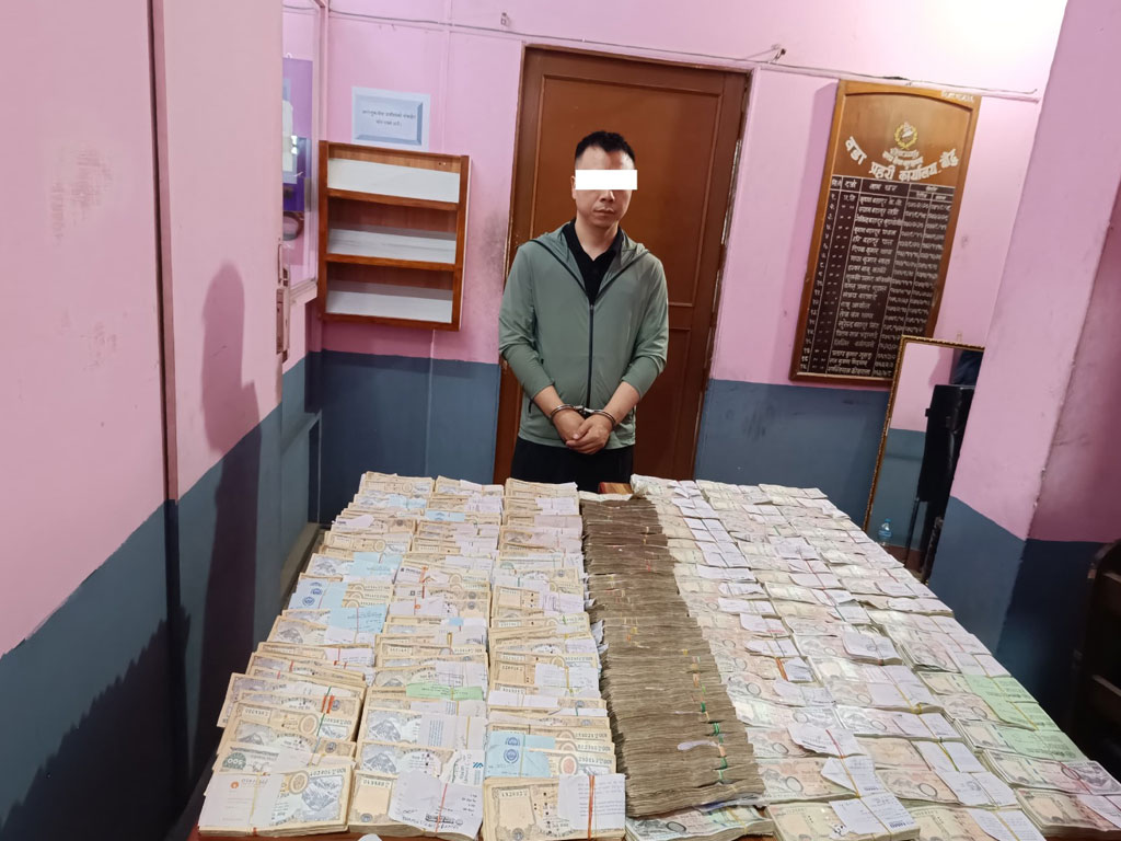 एक करोड ४४ लाखसहित चिनियाँ नागरिक पक्राउ