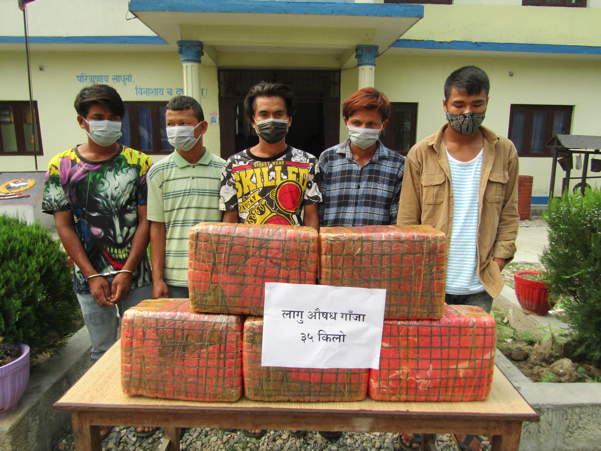 मकवानपुरमा पाँच जना पक्राउ