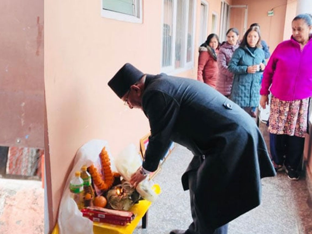 डा. बाबुराम भट्टराईका पिताप्रति ‘प्रचण्ड’द्वारा श्रद्धाञ्जली अर्पण