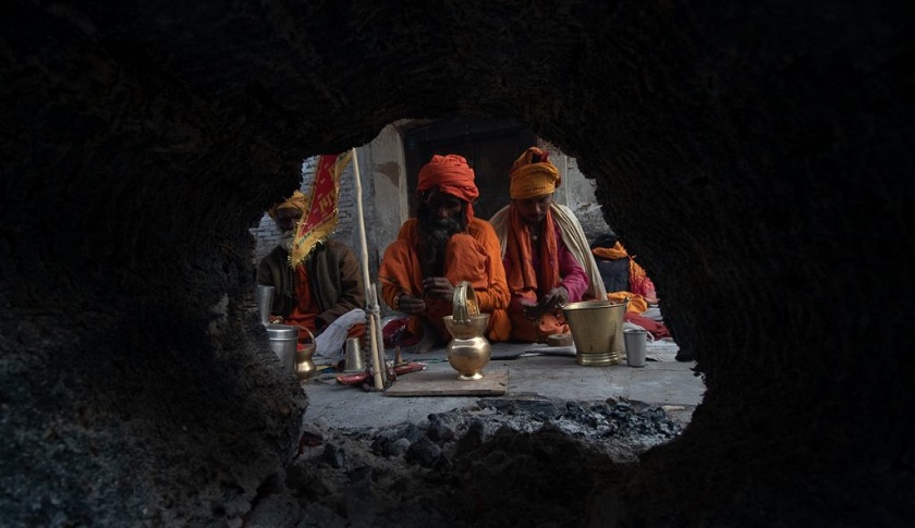 महाशिवरात्रि मनाउन आएका साधुसन्तलाई दक्षिणासहित बिदाई