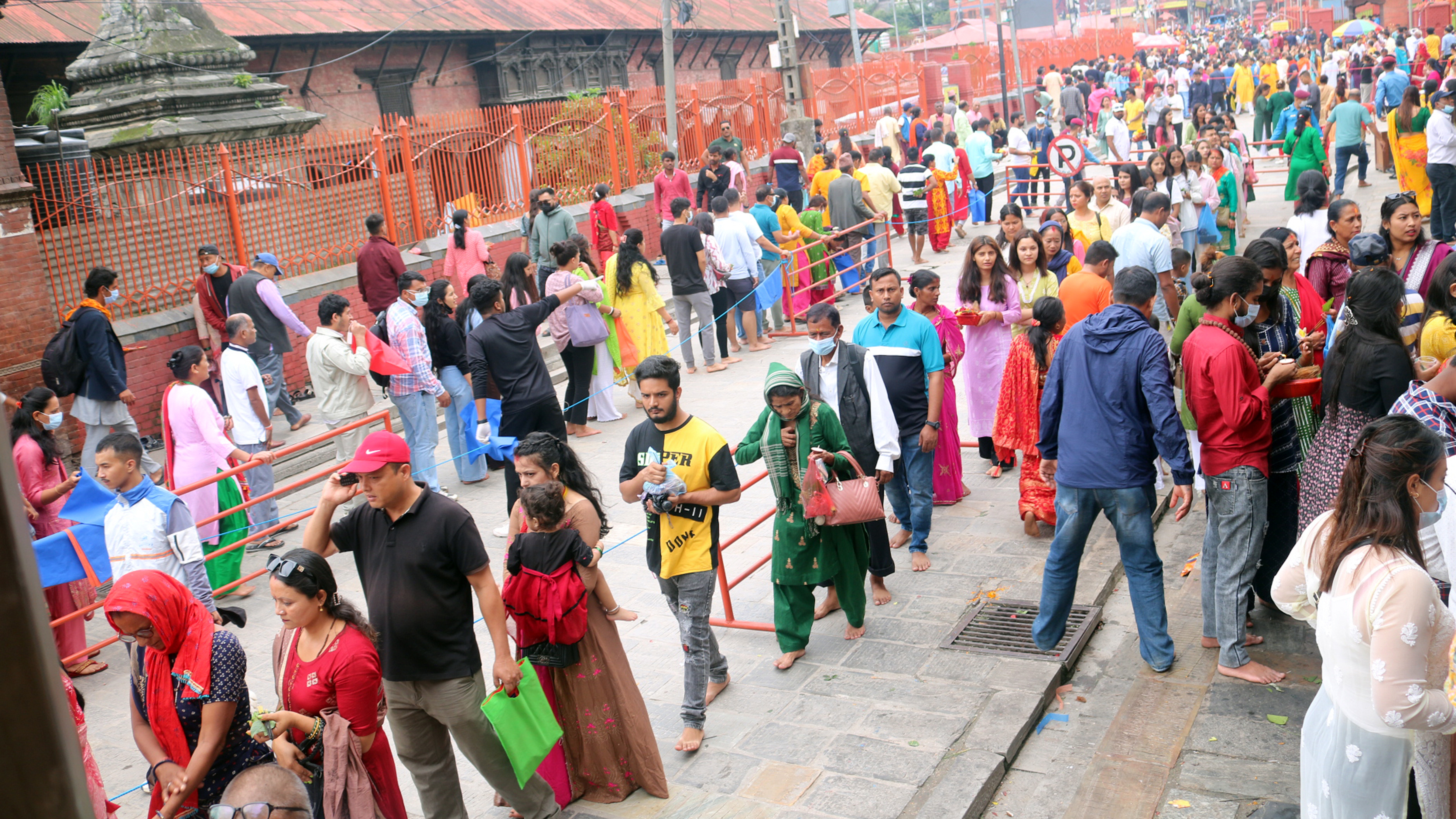 साउनको दोस्रो सोमवार : पशुपतिमा भक्तजनको भीड