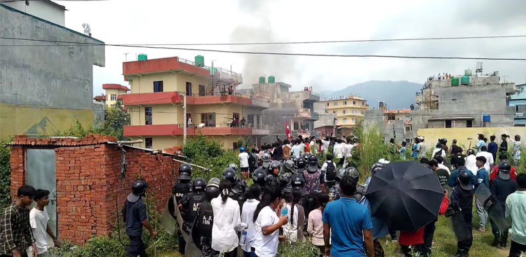 माओवादीको केन्द्रीय कार्यालयमा आगजनी