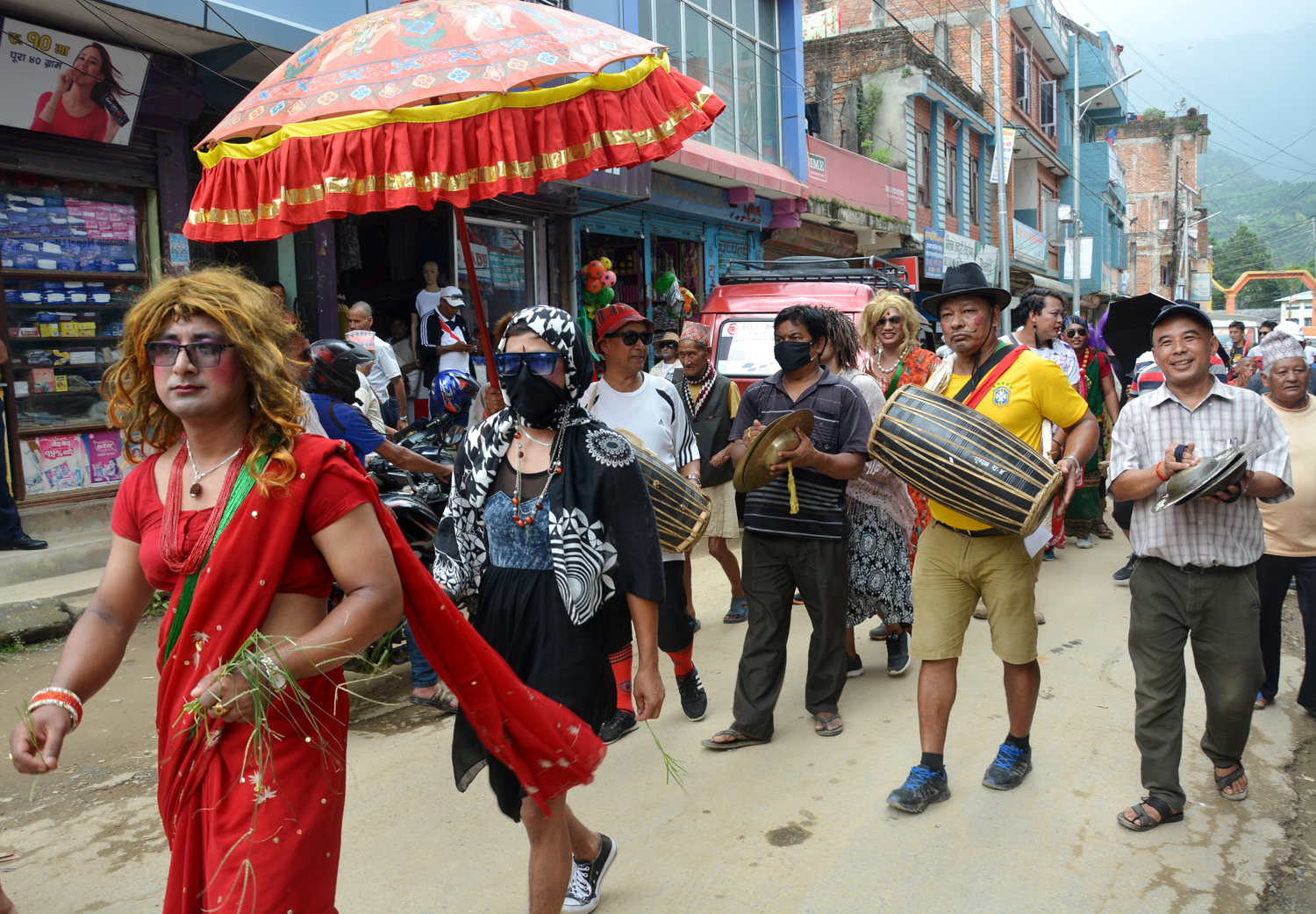 परम्परागत रोपाइँ नाच प्रदर्शन गर्दै बागलुङको नेवार समुदाय