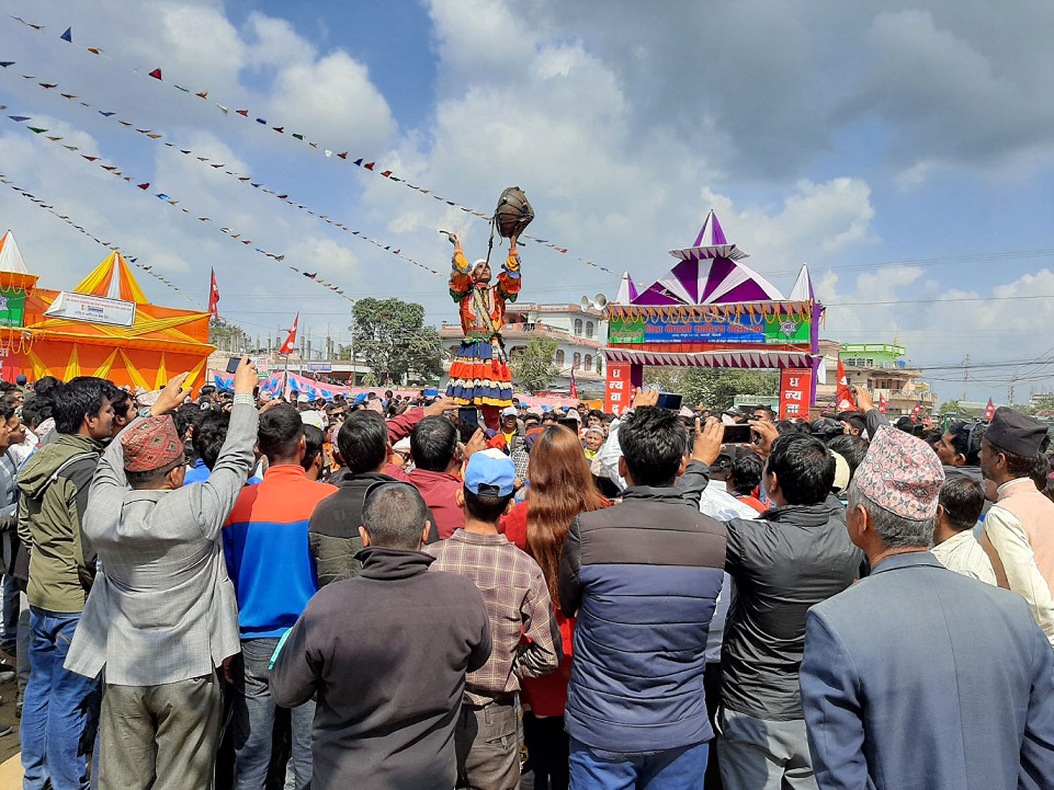 ‘विश्व नेपाली साहित्य महोत्सव’का अवसरमा छलिया नृत्य प्रस्तुत