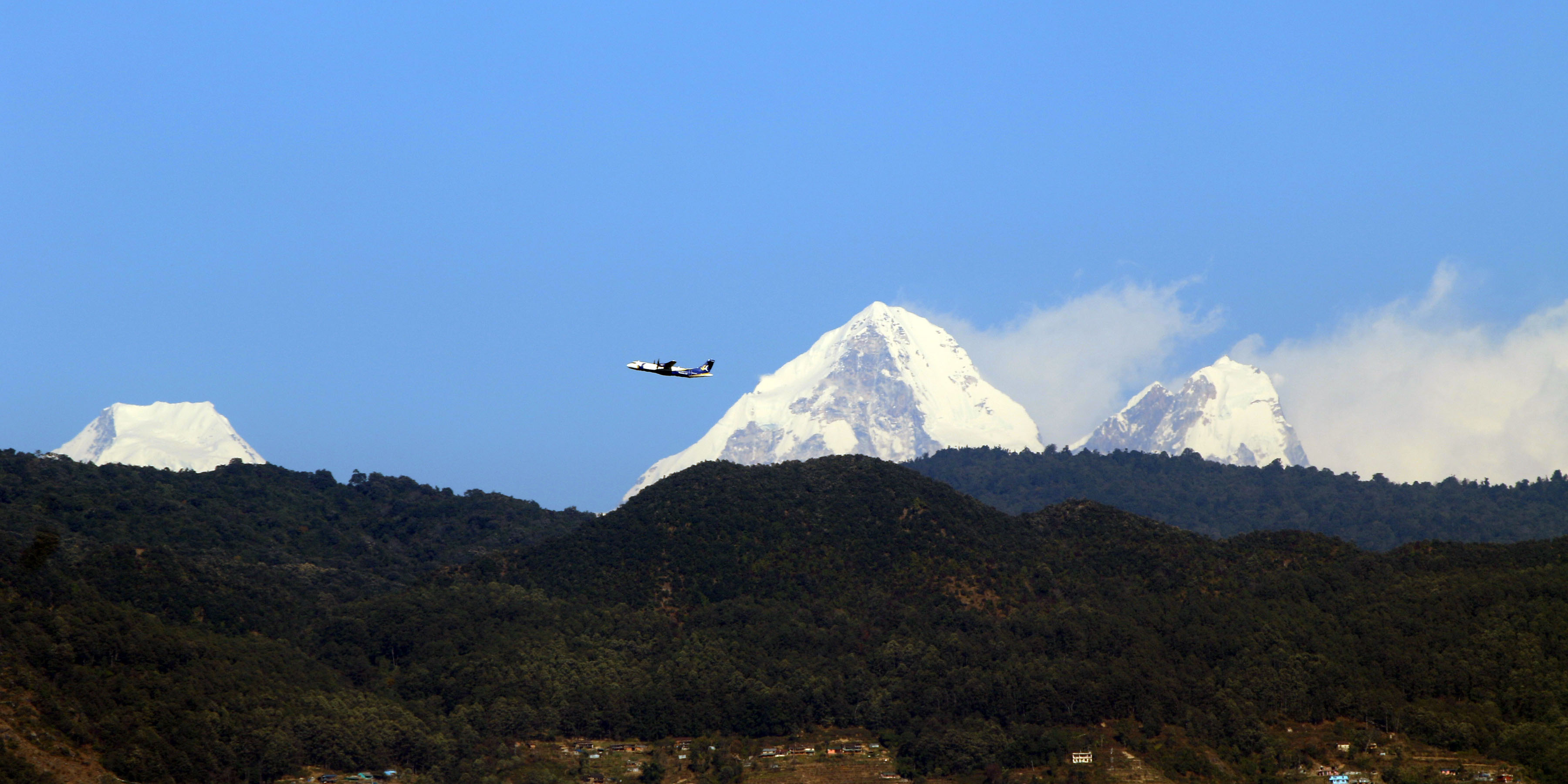 राससको नयाँ भवनको कौशीबाट देखिएको मनोरम हिमालको दृष्य