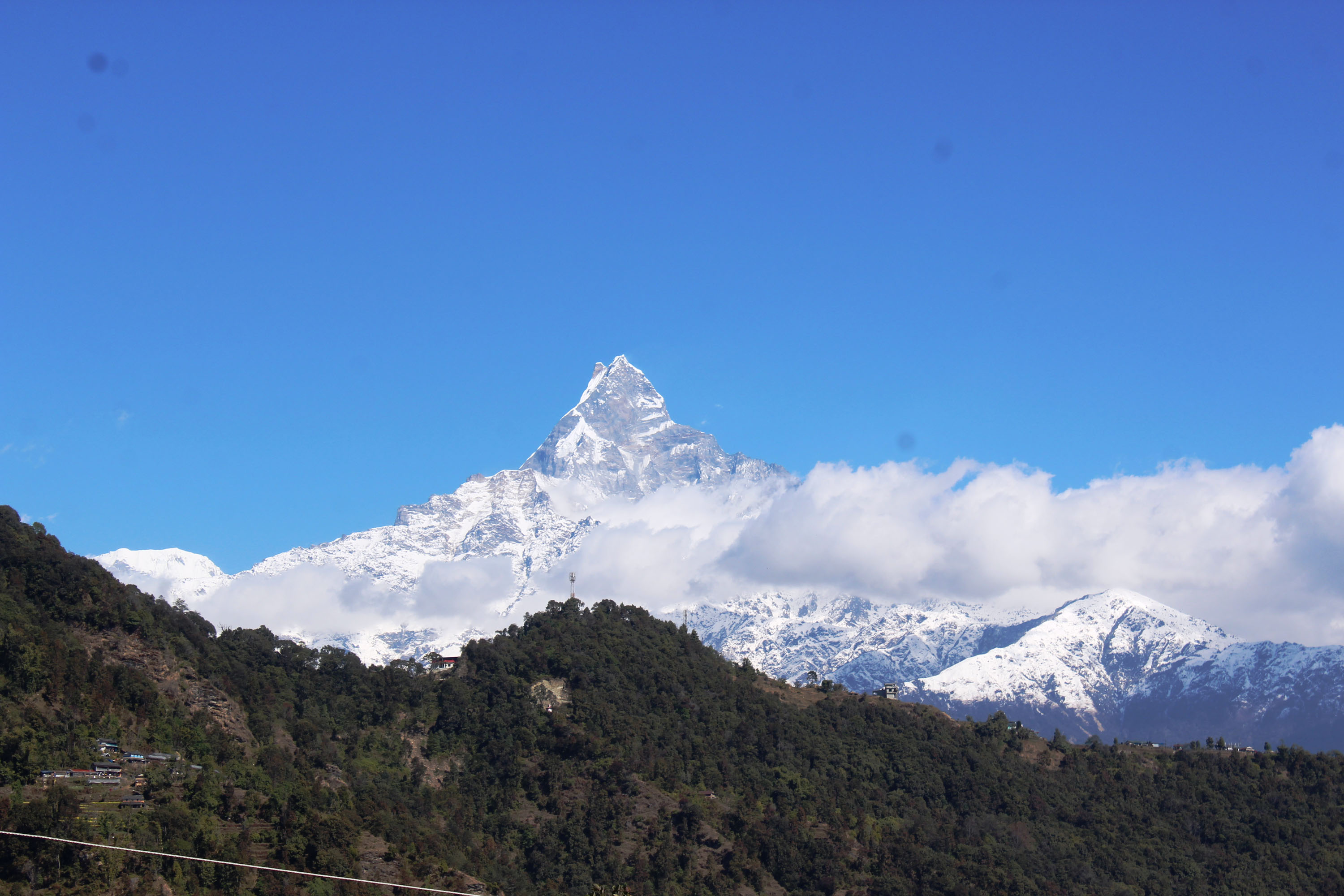 माछापुच्छ्रे हिमालको मनोरम दृश्य