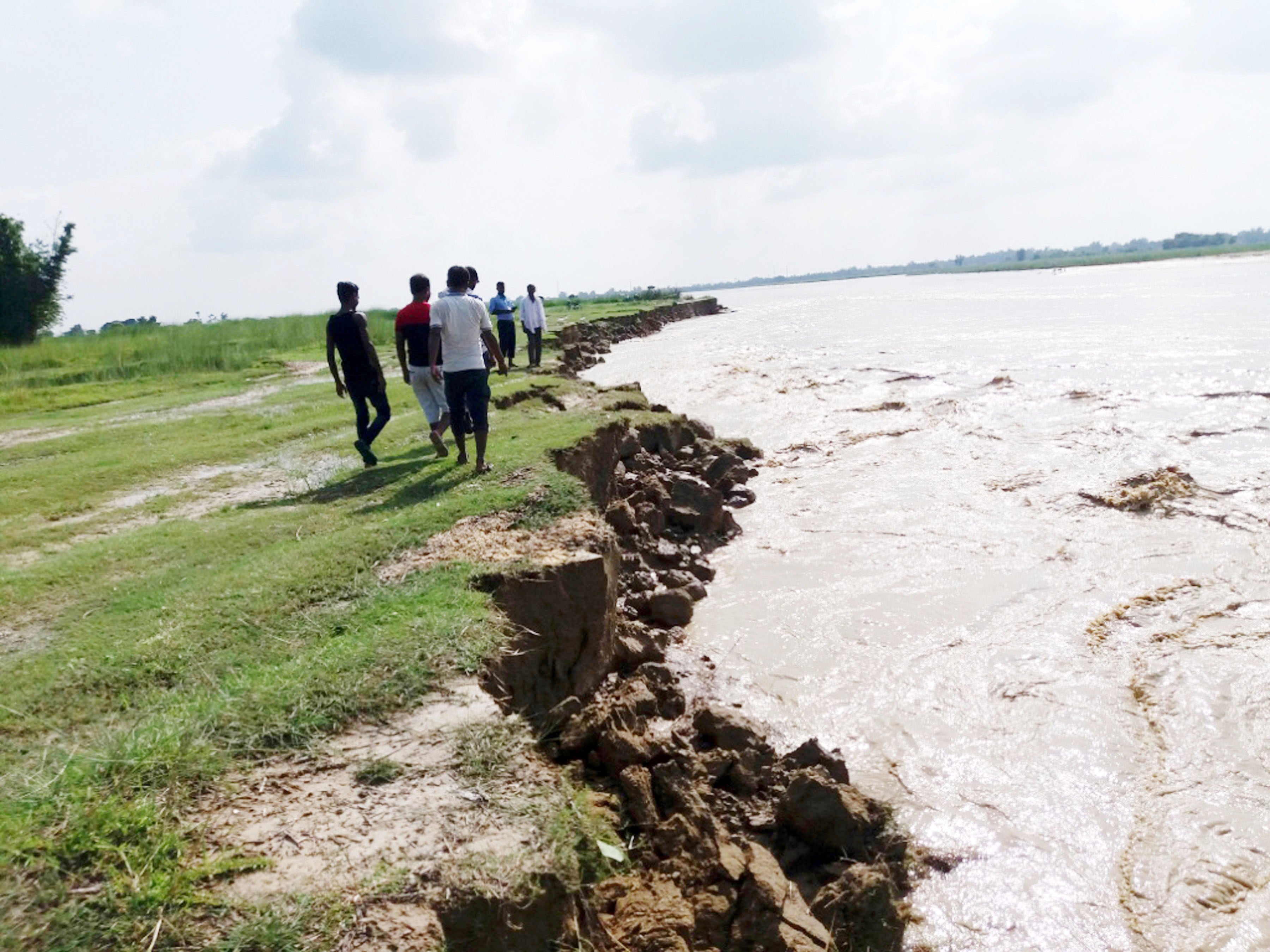 सप्तरीको बलान नदीले कटान गर्दै खेतीयोग्य जमिन