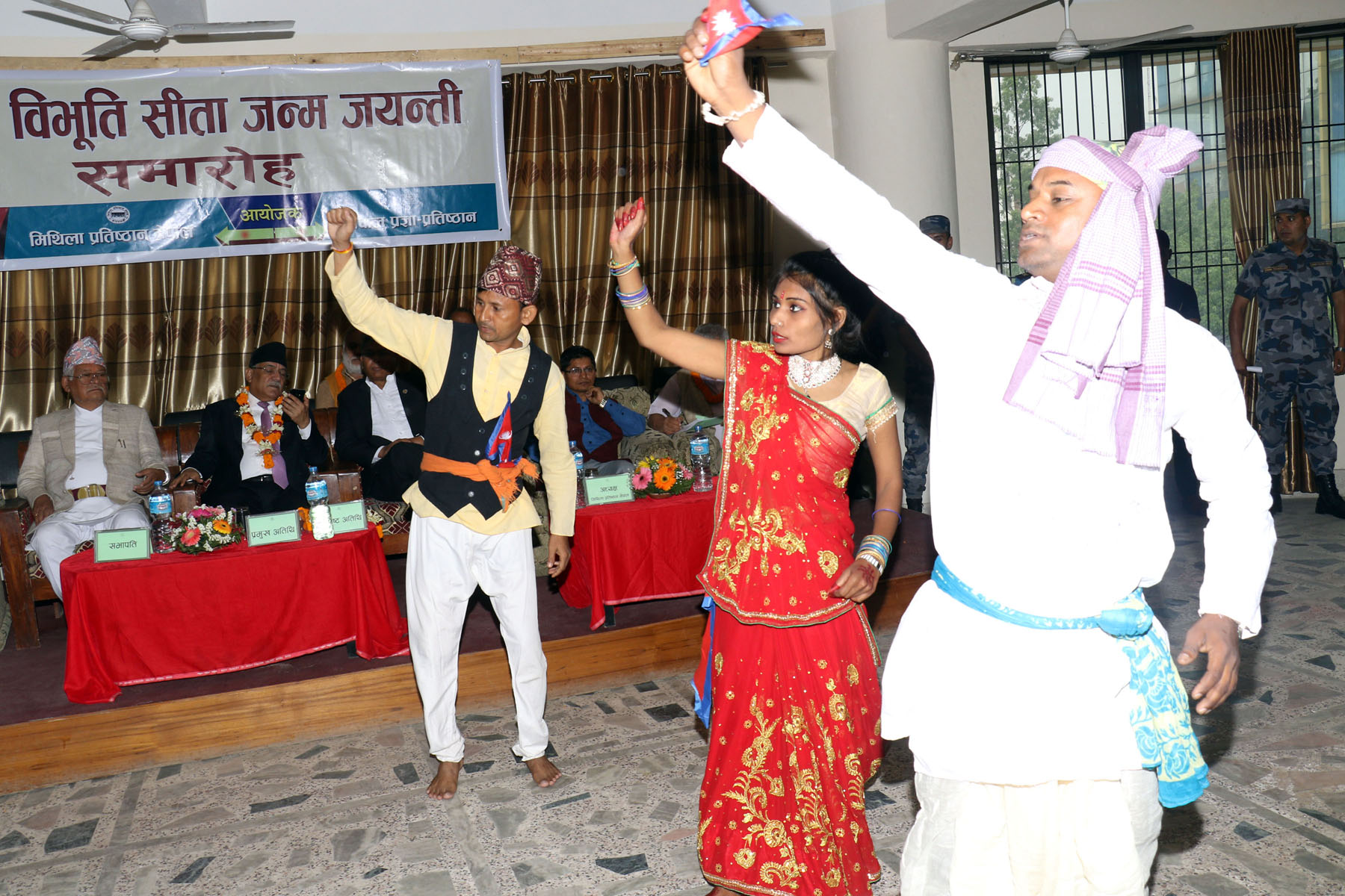 राष्ट्रिय विभूति सीता जन्म जयन्तीका अवसरमा नृत्य प्रस्तुत गर्दै कलाकार