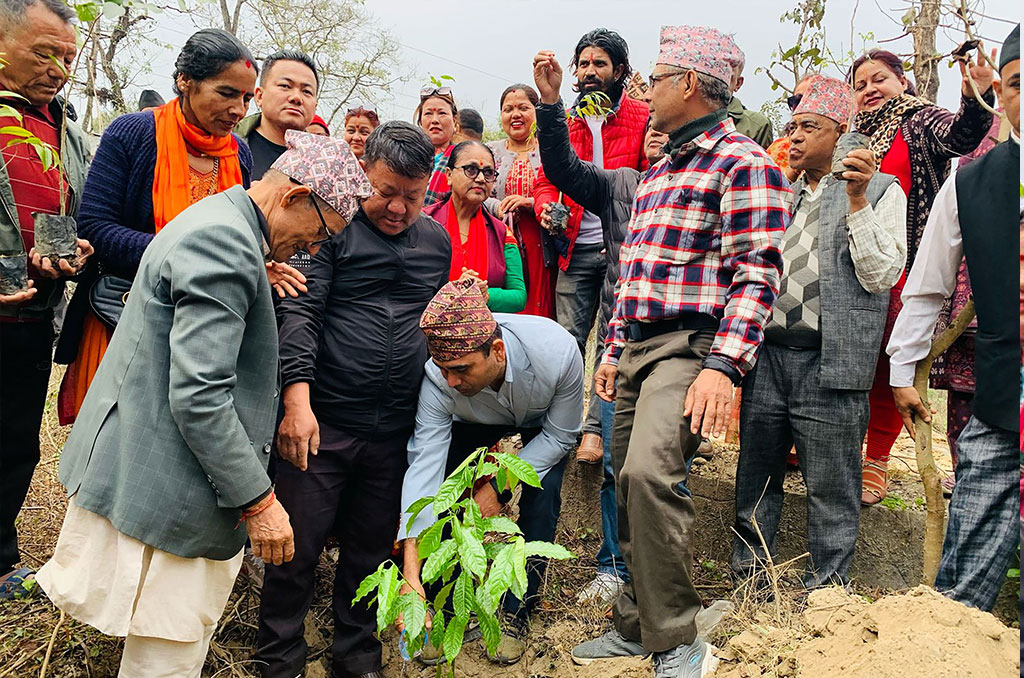 प्रधानमन्त्रीको ७३ औँ जन्मदिनमा पूजा र हवनसहित बिरुवा रोपेर ‘जन्मोत्सव पार्क’ नामकरण