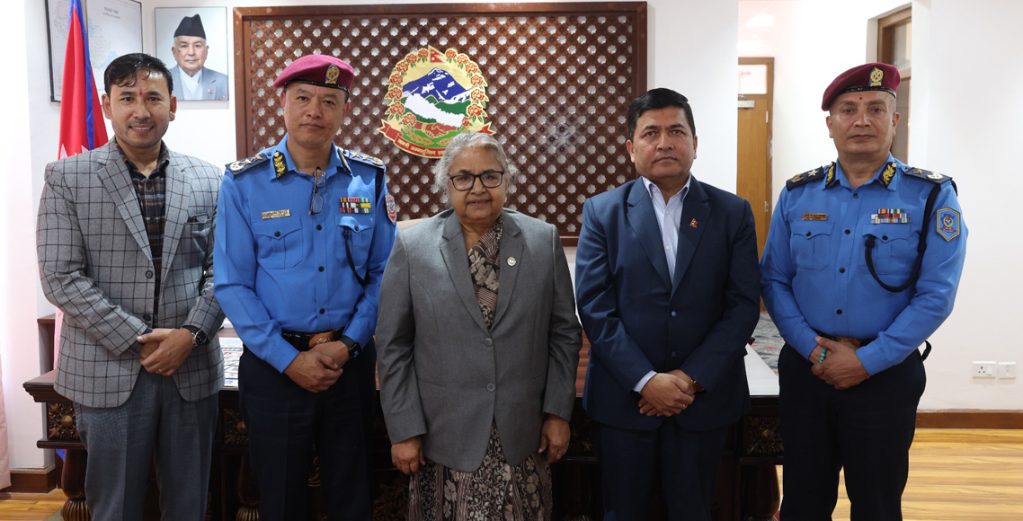 प्रधानमन्त्री सुशीला कार्कीसँग आईजीपी खापुङको बिदाइ भेट