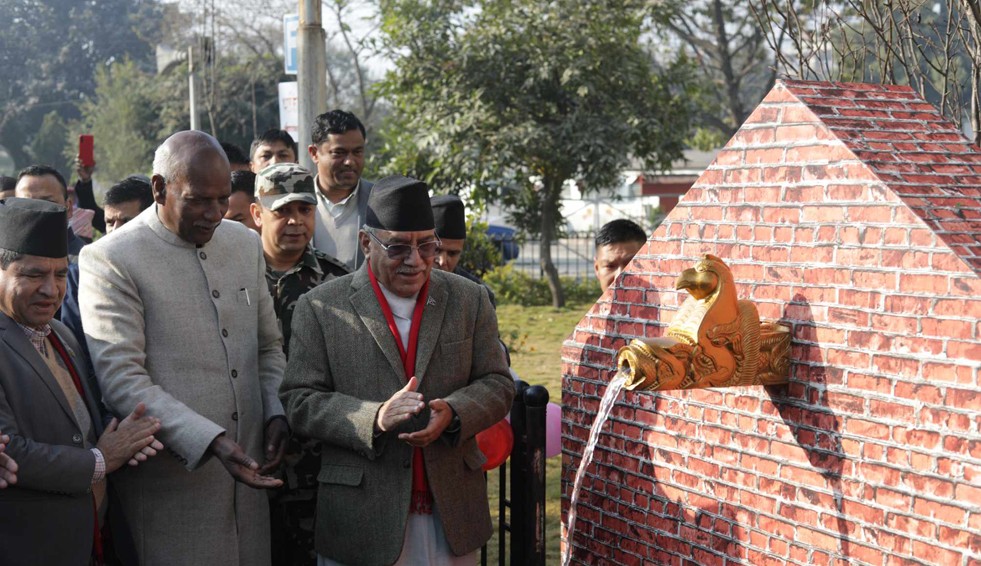 काठमाडौँमा मेलम्चीको पानी पुनः वितरण सुरु, धाराको पानी खाएर प्रधानमन्त्रीले गरे शुभारम्भ