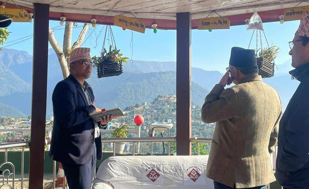 प्रधानमन्त्रीले लिए भूकम्प क्षतिको विवरण, घाइतेको अवस्था बुझ्दै  जाजरकोट अस्पताल निरीक्षण