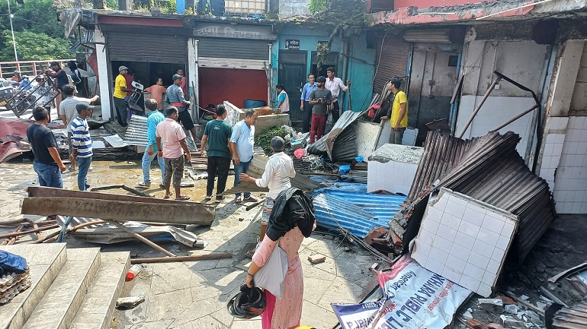 नयाँ बानेश्वरमा चल्यो महानगरको डोजर
