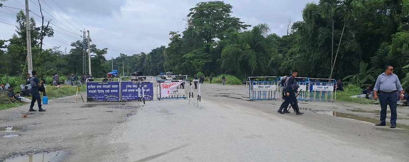 इटहरीबाट धरान जाने सडकमा प्रहरीद्वारा उच्च सतर्कता, सुरक्षाकर्मीको बाक्लो उपस्थिति