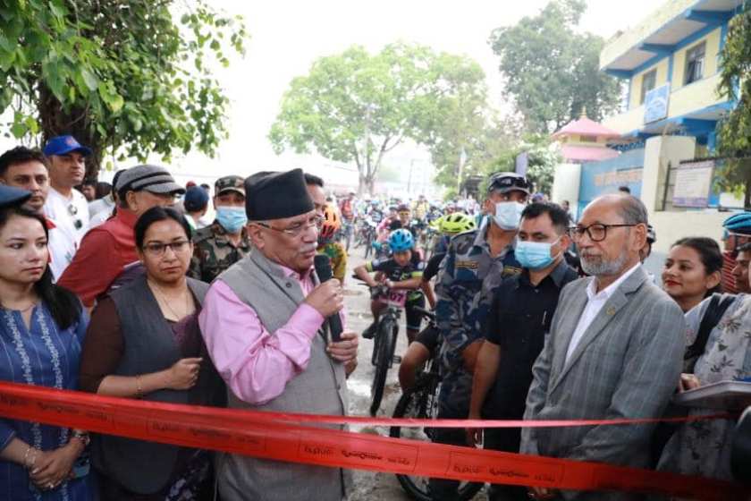 प्रचण्डद्वारा प्रज्ञा स्मृति साइक्लिङ म्याराथन प्रतियोगिताको उद्घाटन