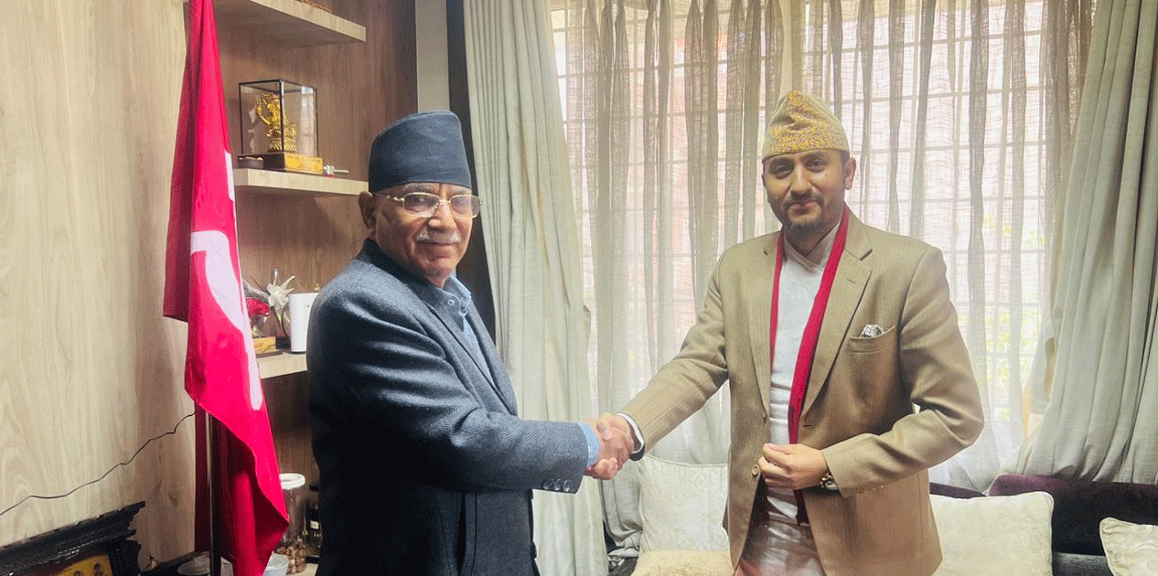 ‘प्रचण्ड’ र सञ्चार मन्त्री खरेलबीच भेटवार्ता