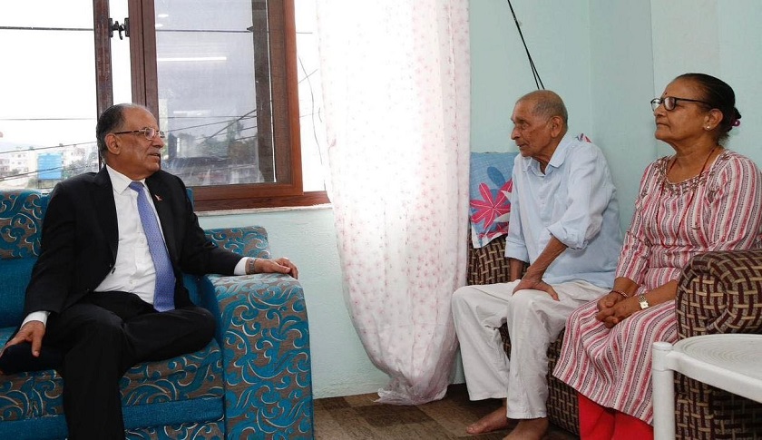 प्रचण्डले लिए मोहन वैद्यको स्वास्थ्य अवस्थाबारे जानकारी