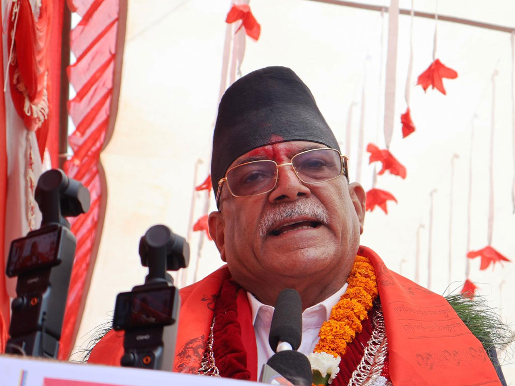 रोल्पाबाट चुनावी अपिलसहित सार्वजनिक सम्बोधन गर्दै ‘प्रचण्ड’