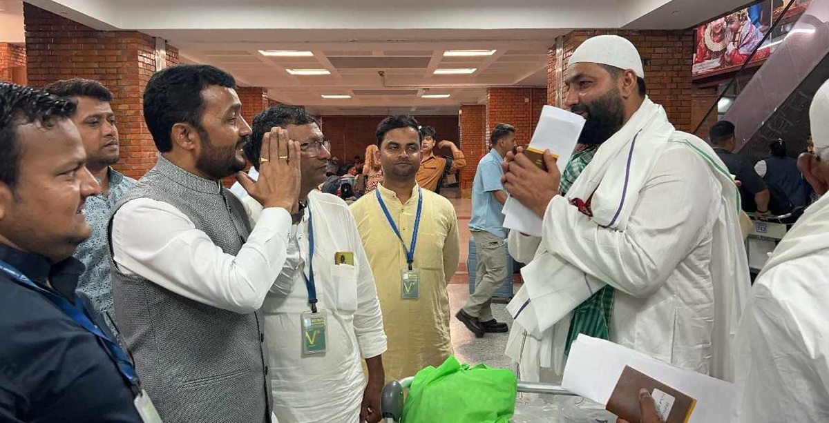 खानेपानी मन्त्री यादवले गरे हज यात्रीहरूको बिदाई