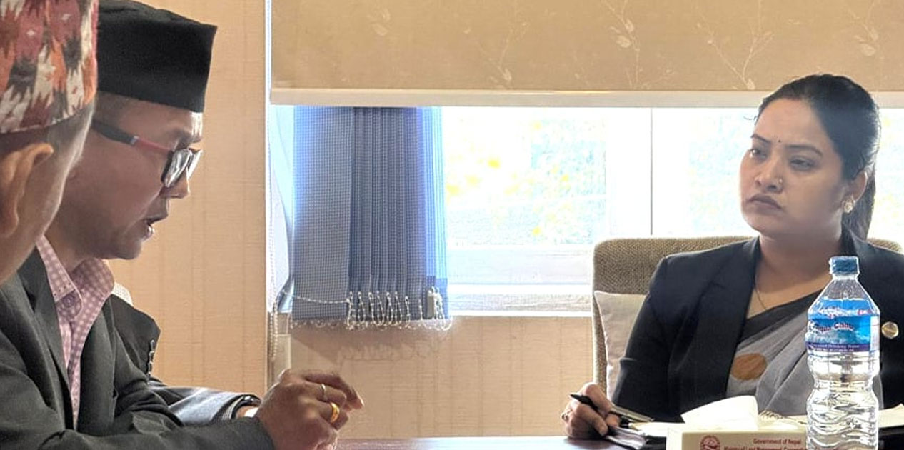 भूमि मन्त्री रावलद्वारा सहकारी पीडितसँग छलफल सुरु