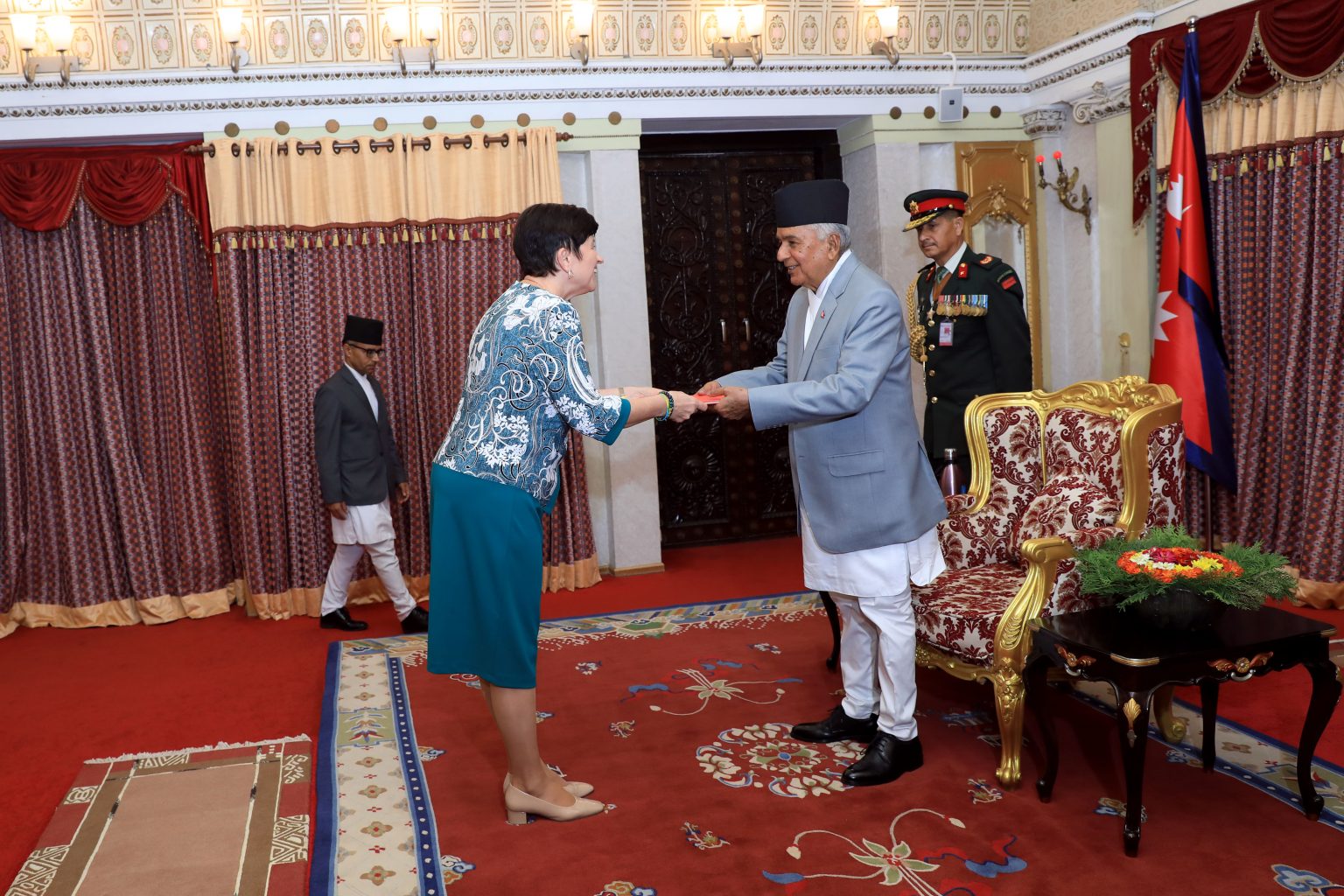 पाँच देशका राजदूतद्वारा ओहोदाको प्रमााणपत्र प्रस्तुत