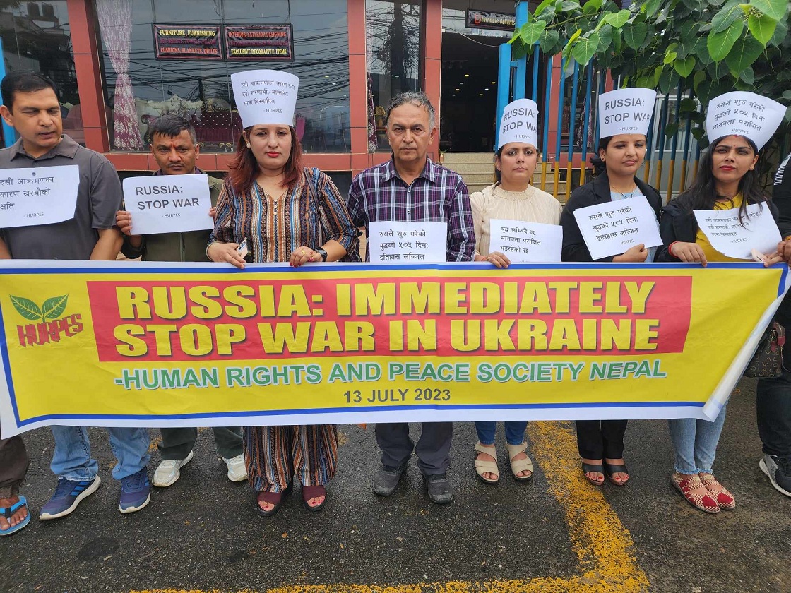 रुसी दूतावास अगाडि मानवअधिकारवादीको प्रदर्शन,पुटिनलाई ज्ञापनपत्र पठाइयो