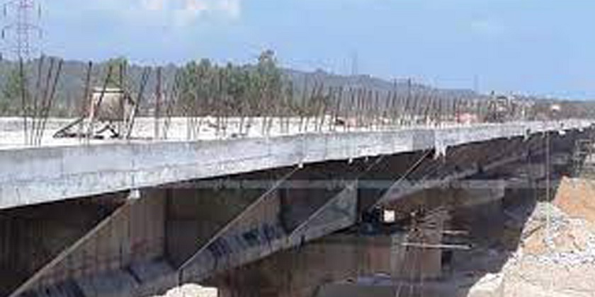 अनुगमन संयन्त्र अभावमा निर्माणाधीन पुल अलपत्र