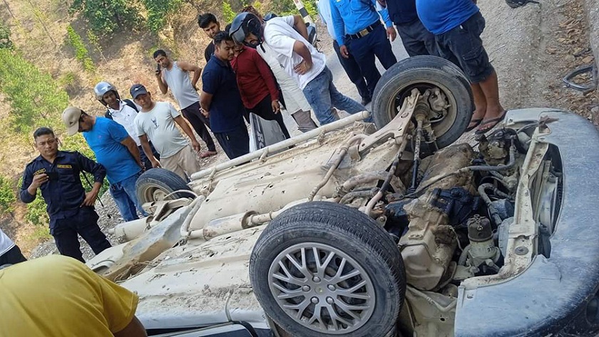 स्वर्गद्वारीबाट फर्कंदै गरेका तीर्थयात्री बोकेको कार दुर्घटना हुँदा ८ जनाको मृत्यु