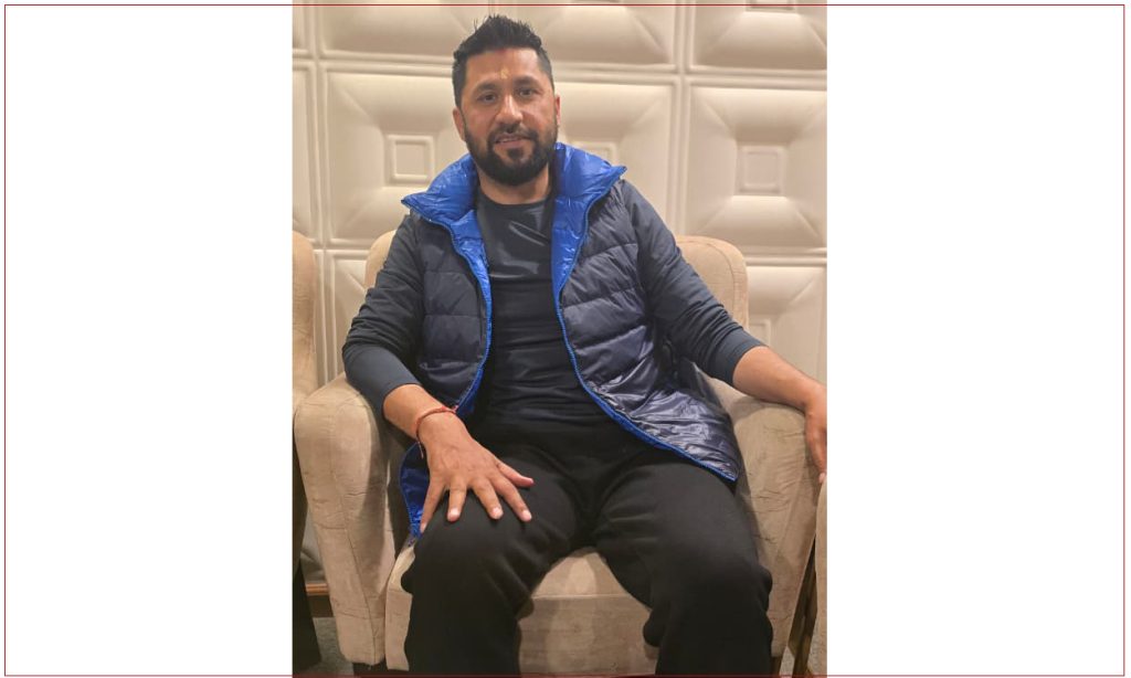 भरतपुरसम्म जहाजमा त्यसपछि गाडीमा रुपन्देही जाँदै रवि