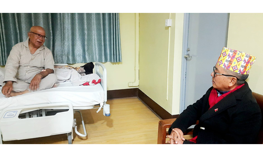 माधव नेपाललाई भेट्न अस्पताल पुगे राजेन्द्र लिङदेन
