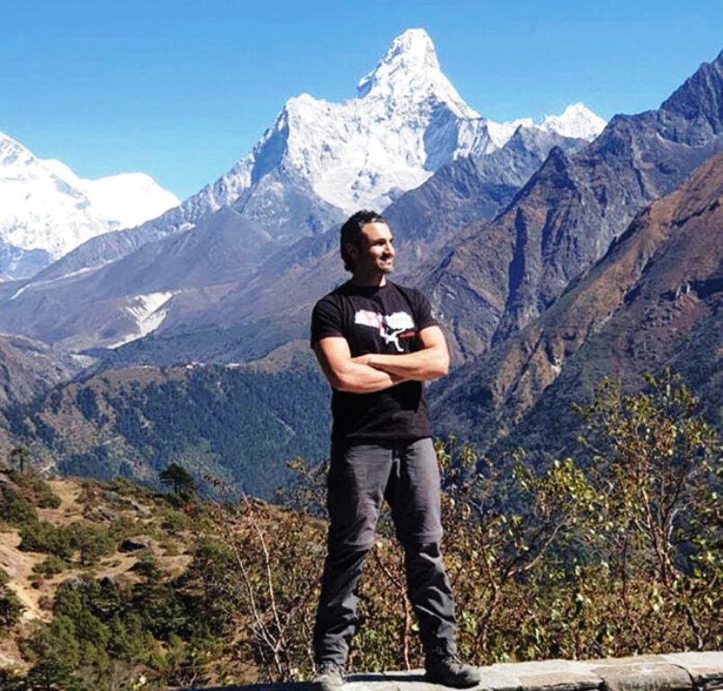 कतारका राजकुमारले गरे आमादब्लम हिमालको सफल आरोहण
