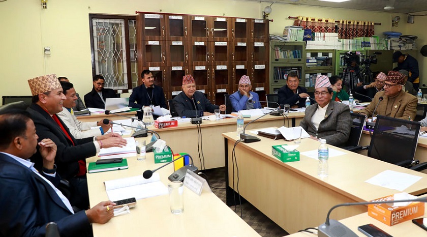कुलिङ पिरियडको विपक्षमा उच्च पदस्थ कर्मचारीहरू