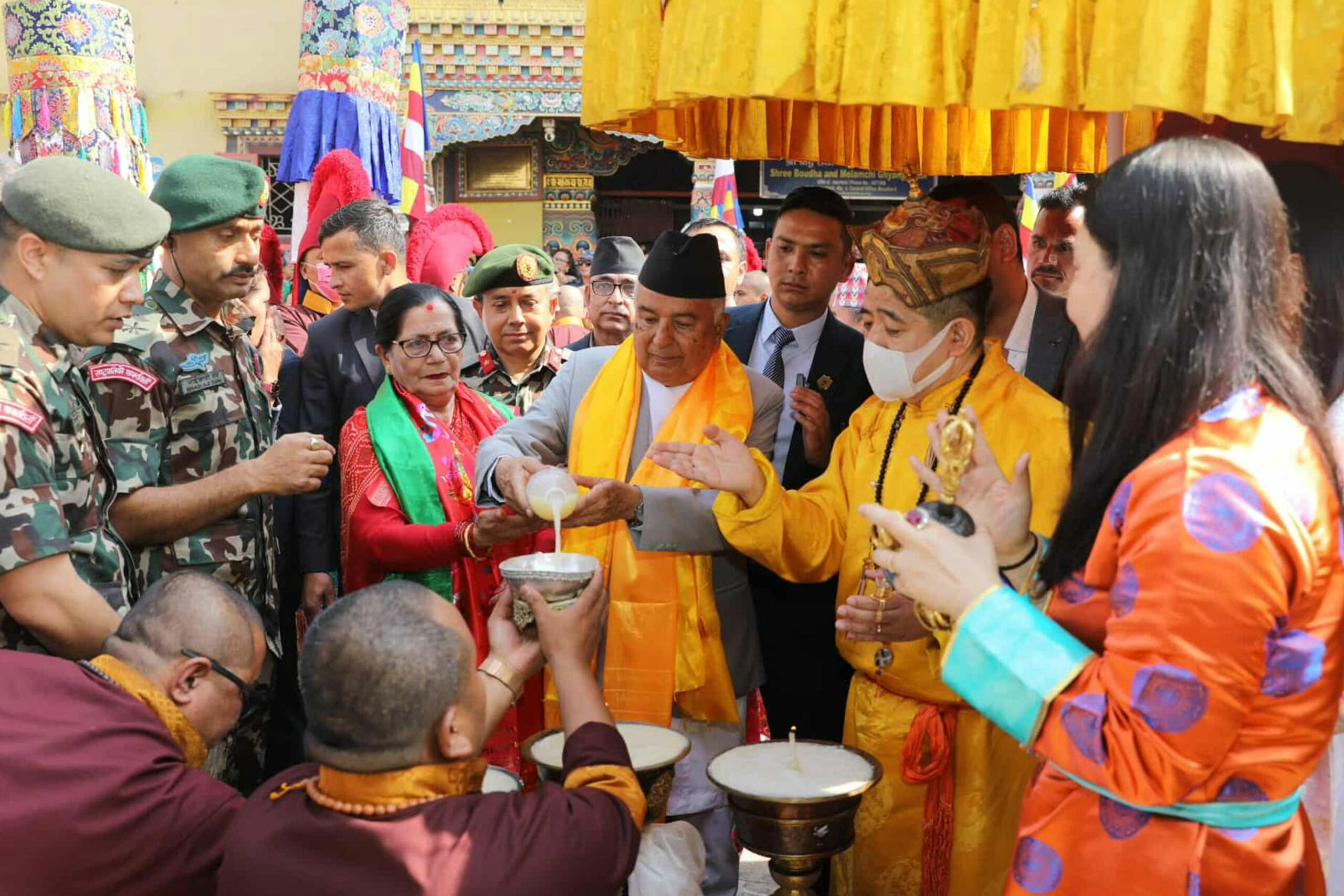राष्ट्रपतिद्वारा बौद्धस्थित ल्हाखाङ गुम्बामा पूजा, आराधना