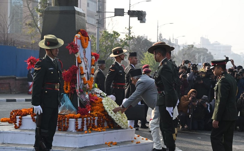 राष्ट्रपति पौडेलले गरे पृथ्वीनारायण शाहको शालिकमा माल्यार्पण