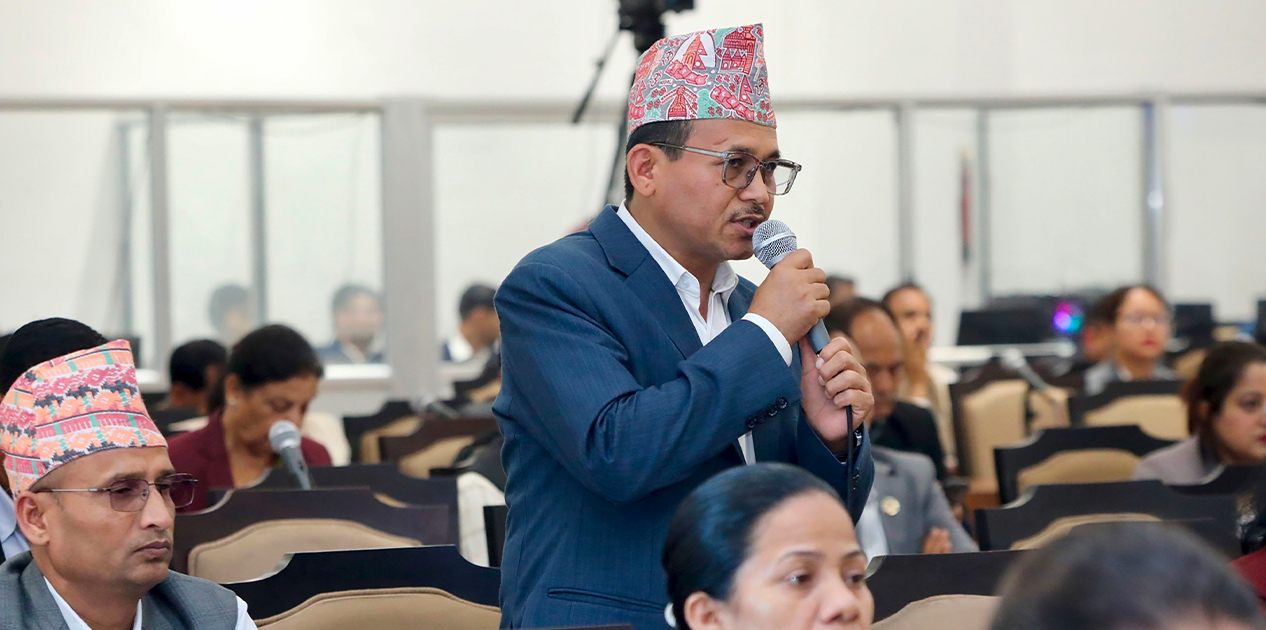 स्वास्थ्य बीमा कार्यक्रमबारे अर्थमन्त्रीको भनाइप्रति सांसद मल्लको असन्तुष्टि