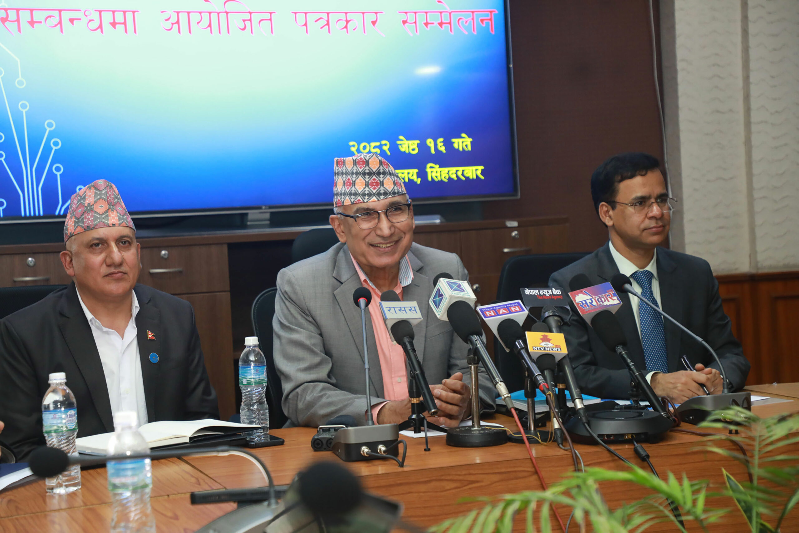 बजेट कार्यान्वयन आजैबाट सुरु हुन्छ : अर्थमन्त्री पौडेल
