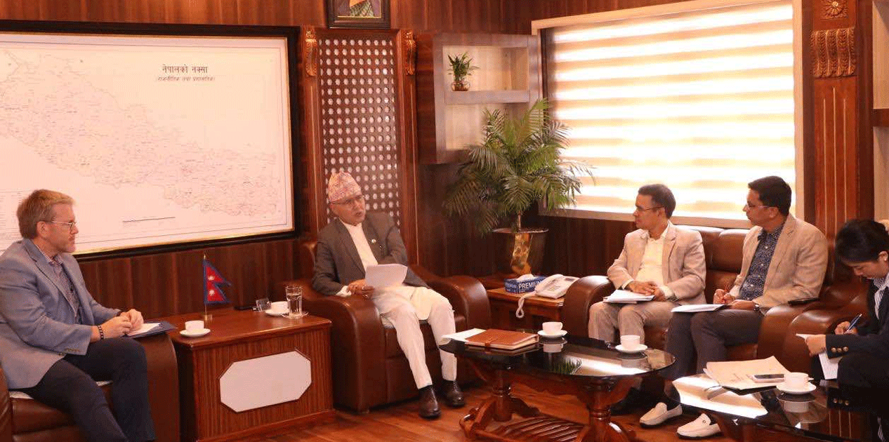 अर्थमन्त्री खनाल र अमेरिकी राजदूत थम्पसनबीच भेटवार्ता