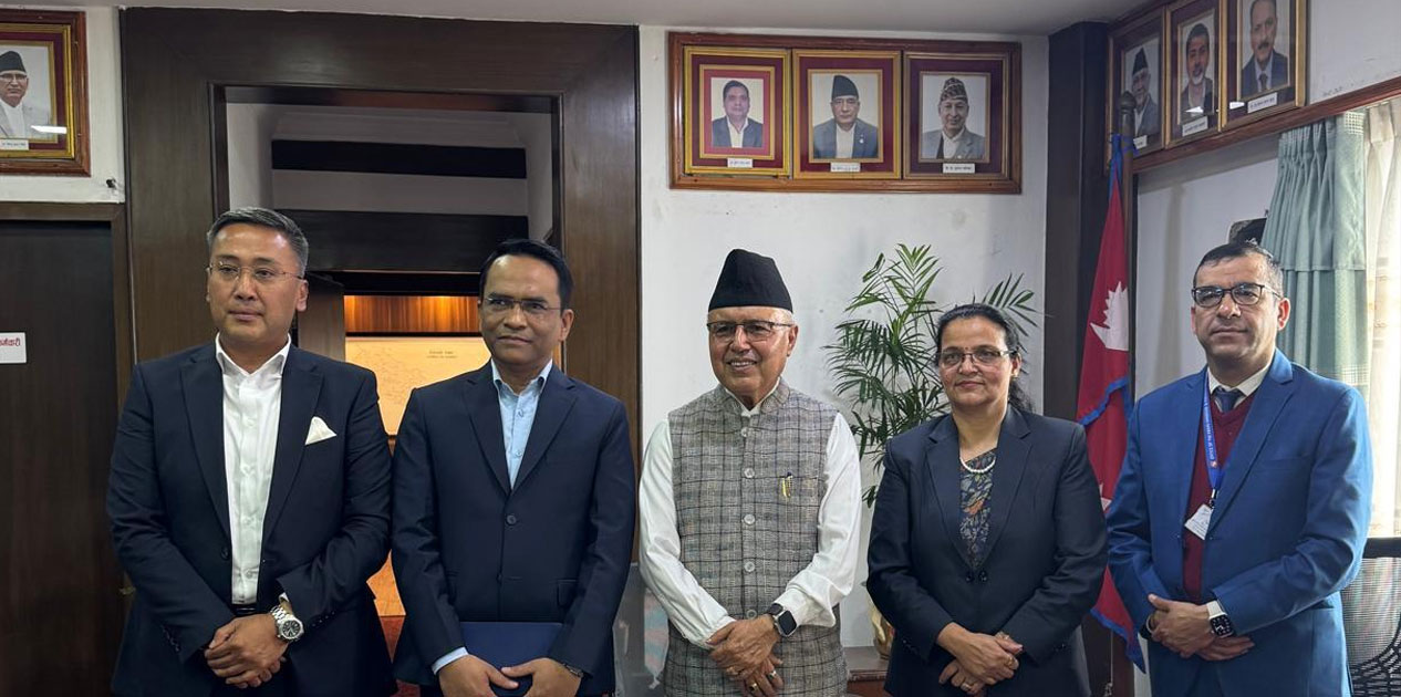 अर्थमन्त्री र वित्तीय क्षेत्रका नियामक निकायका प्रमुखबीच भेटघाट