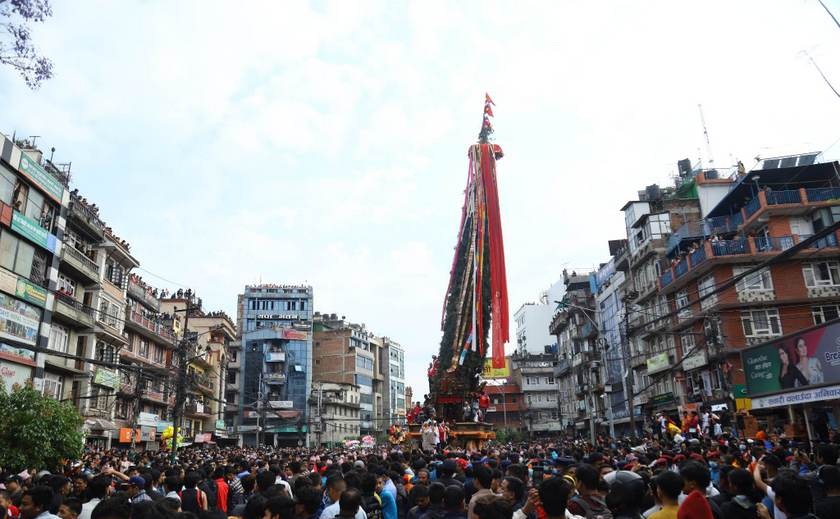 गाःबहालमा रातो मत्स्येन्द्रनाथ दर्शन गर्नेको भीड