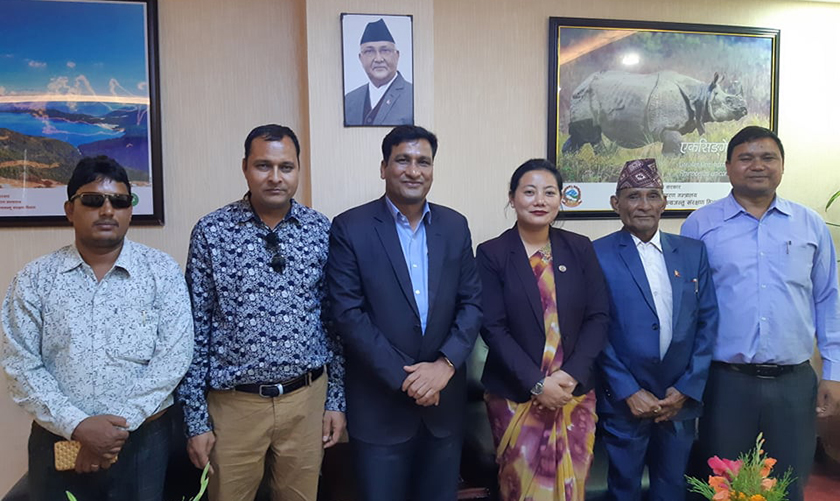 खानेपानी मन्त्रीद्वारा शुक्लाफाँटा आरक्ष पीडितहरुको व्यवस्थापन गर्न वन मन्त्रीको ध्यानाकर्षण