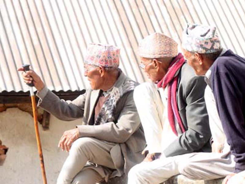 ७० वर्ष पुगेका वृद्धवृद्धाकाे बिमा सरकारले गर्ने