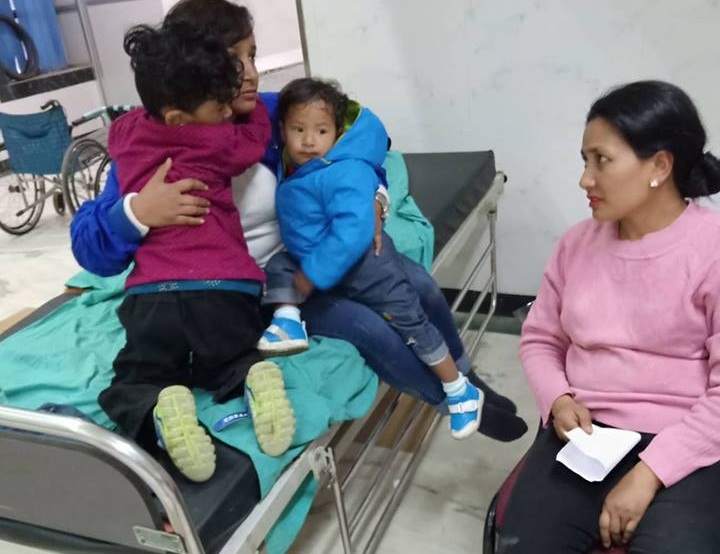 राजधानीको एनएसी अगाडि गाडी चड्न बसेको भीडलाई कारले ठक्कर दिंदा, १३ जना घाइते