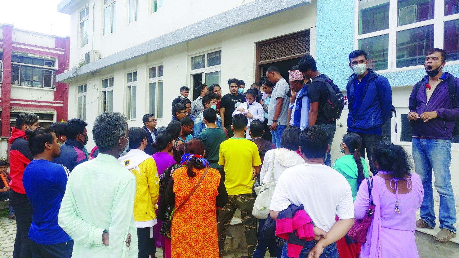 डेंगु परीक्षणमै समस्या, ग्यारेज र पालमुनि राखेर बिरामीको उपचार