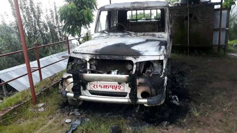 बंगलाचुली गाउपालिका अध्यक्षको गाडीमा आगजानी