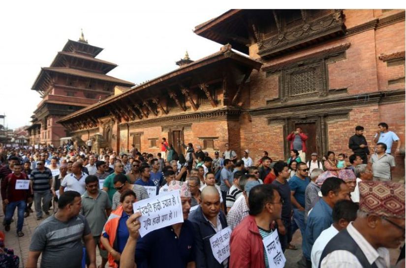 चौतर्फी मुठभेडमा सरकार : ‘सिंगल–सिंगल’ भिड्न खोज्दा आफै घेराबन्दीमा
