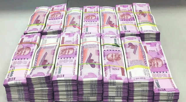 भारतीय नोटसहित पक्राउ