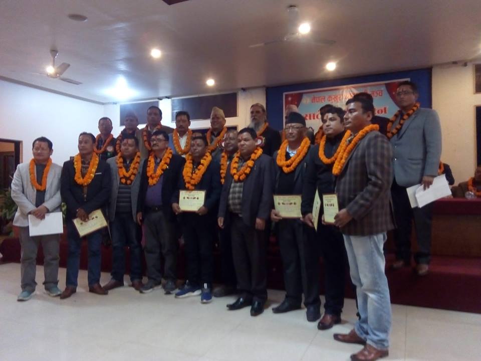 ९ बुँदे प्रस्ताव पारित गर्दै कुुखुरा व्यवसायी मन्चको अधिवेशन सकियो